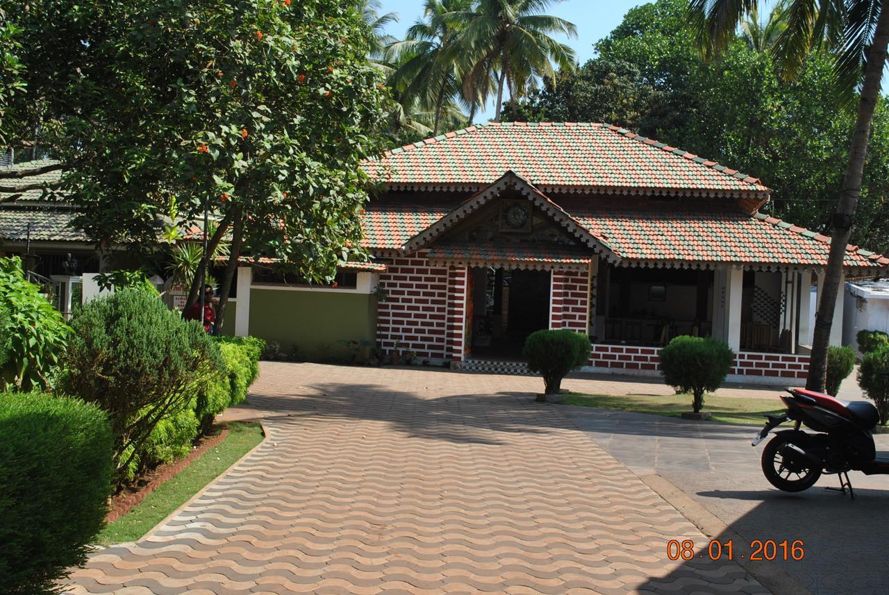 Hill Top Goa Lodge Vagator Exterior photo